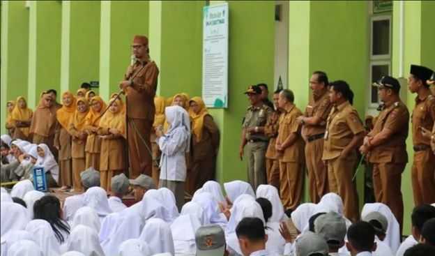 PEMERINTAH KOTA BAYARKAN IURAN KOMITE BAGI SISWA SMA, SMK, SLB (NEGERI DAN SWASTA) SE KOTA BUKITTINGGI